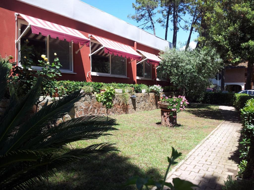 Hotel Grifone Principina a Mare Bagian luar foto