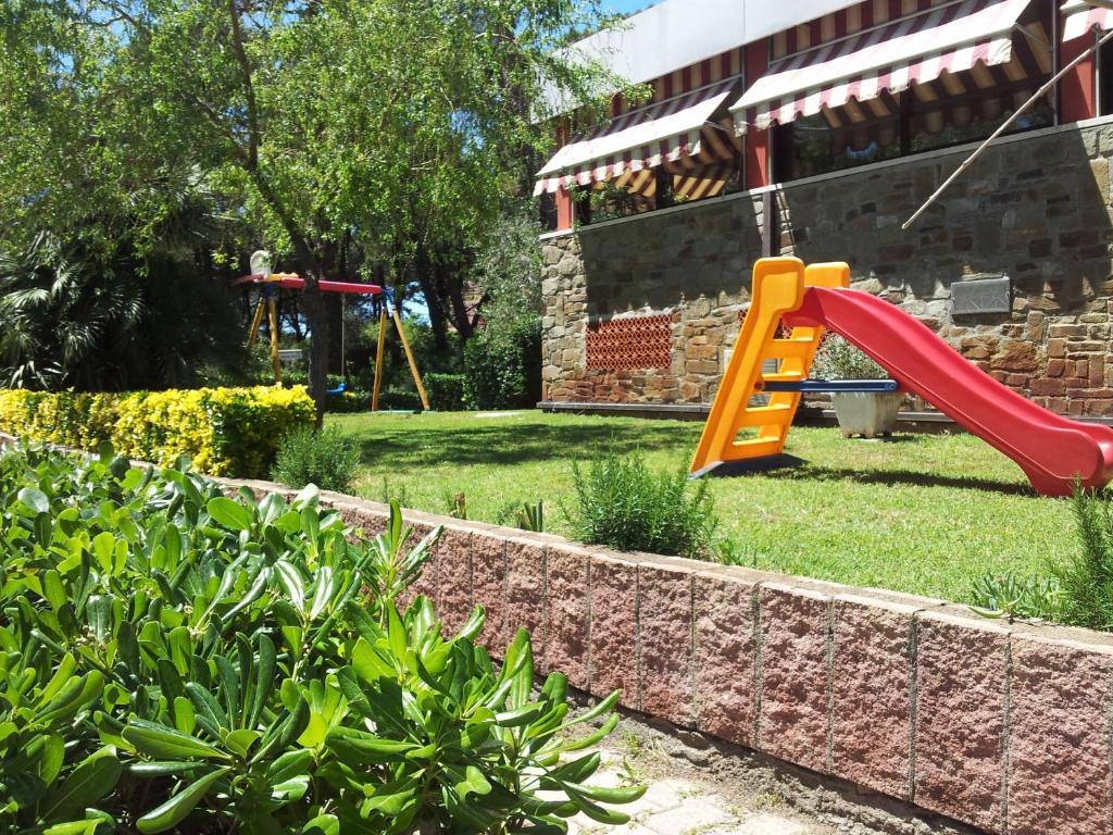 Hotel Grifone Principina a Mare Bagian luar foto
