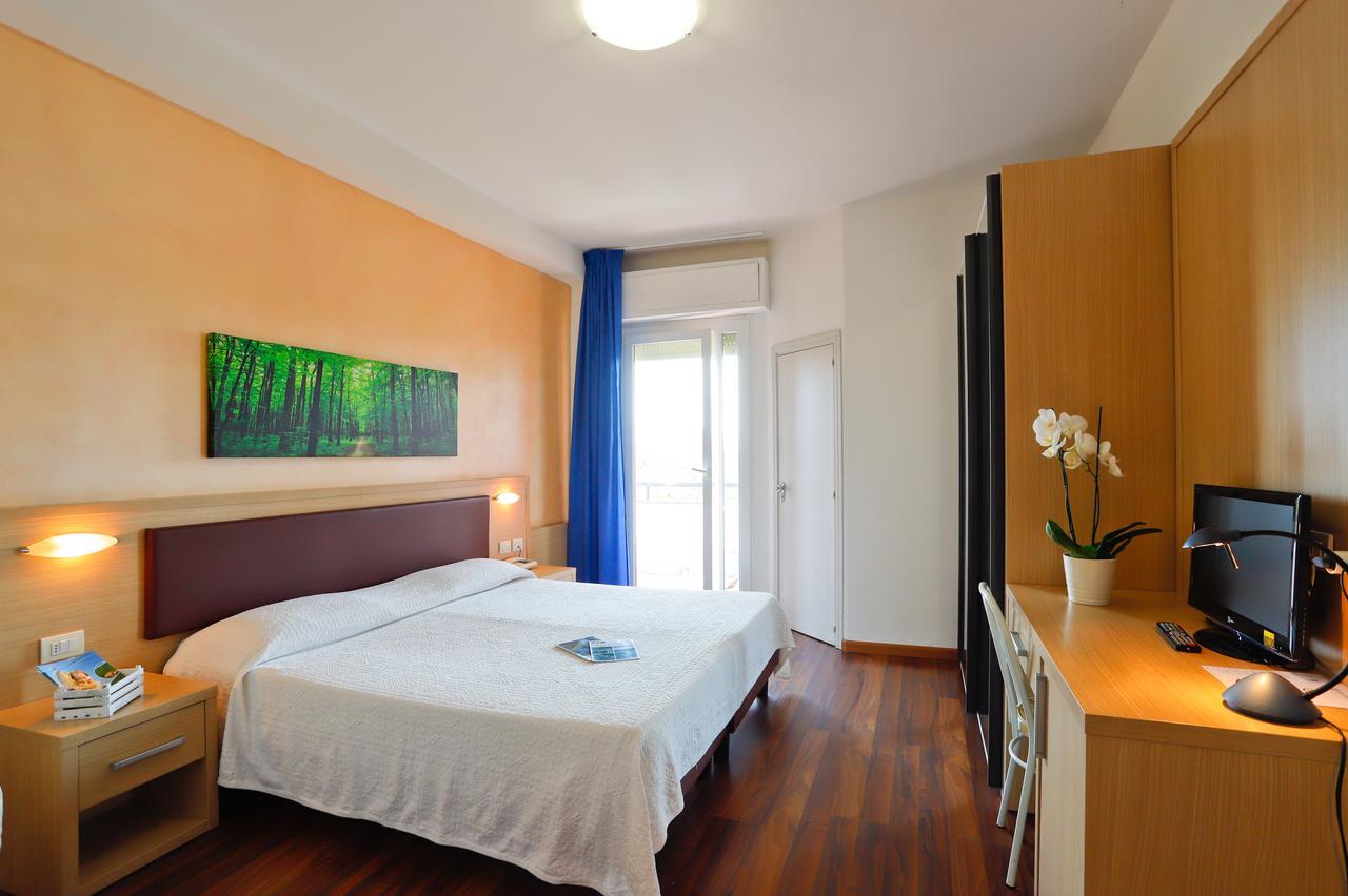 Hotel Grifone Principina a Mare Bagian luar foto