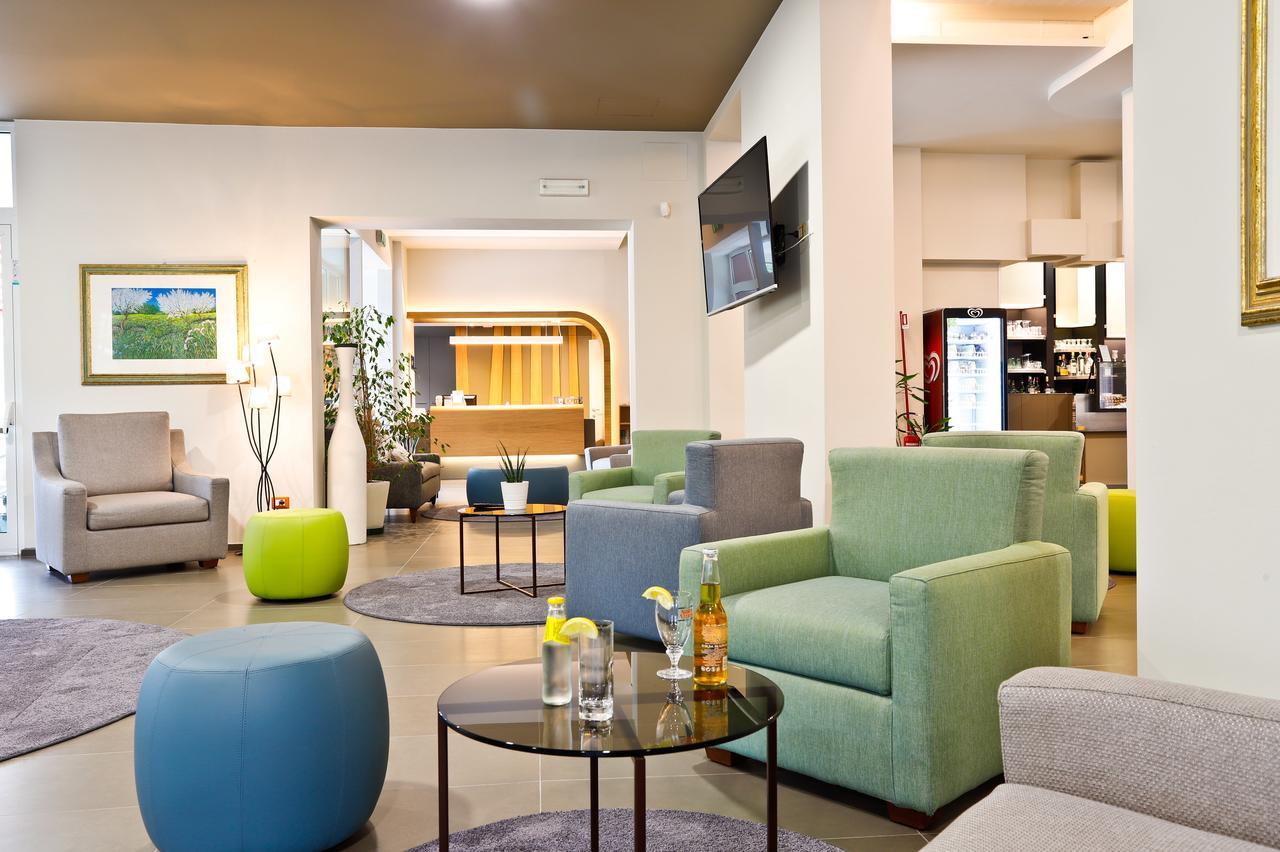 Hotel Grifone Principina a Mare Bagian luar foto
