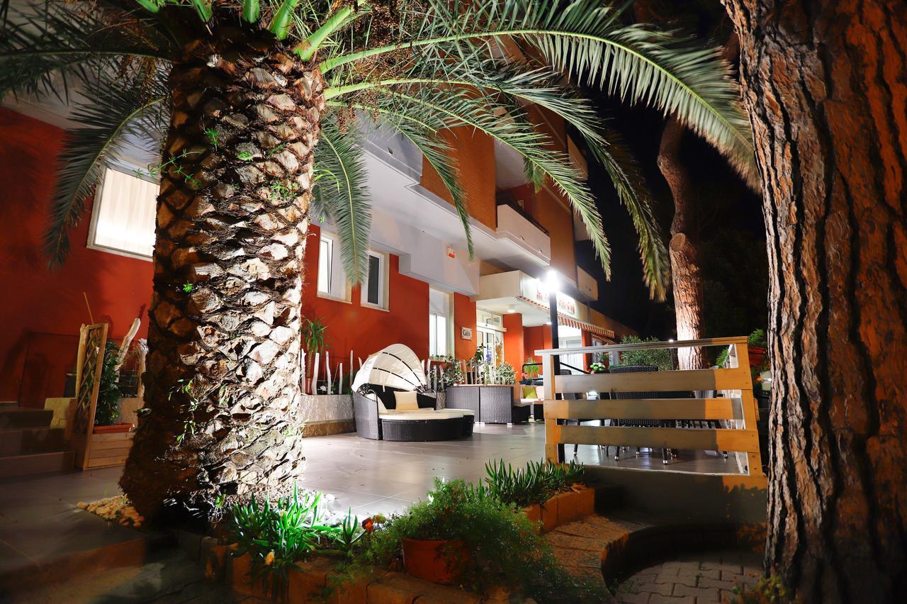 Hotel Grifone Principina a Mare Bagian luar foto
